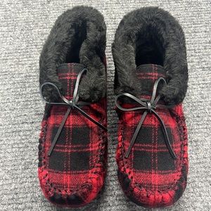 Minnetonka Women’s Chrissy Red Plaid (2977)